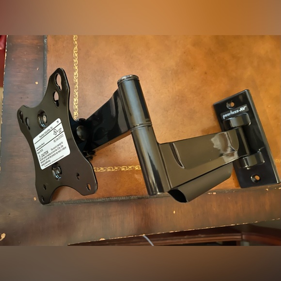 Peerless-AV Full-Motion TV Wall Mount - Picture 3 of 4